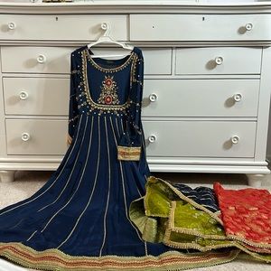 Pakistani zainab hassan floor length embroidered 3pcs outfit